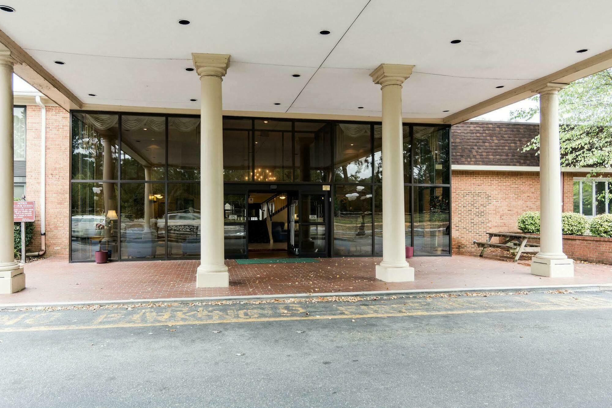 Best Western Williamsburg Historic District Extérieur photo